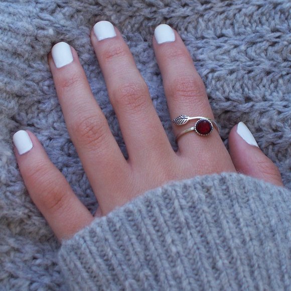 Recycled Vintage 1940's Ruby Beer Bottle Sterling Silver Botanical Leaf Ring - Picture 2 of 5